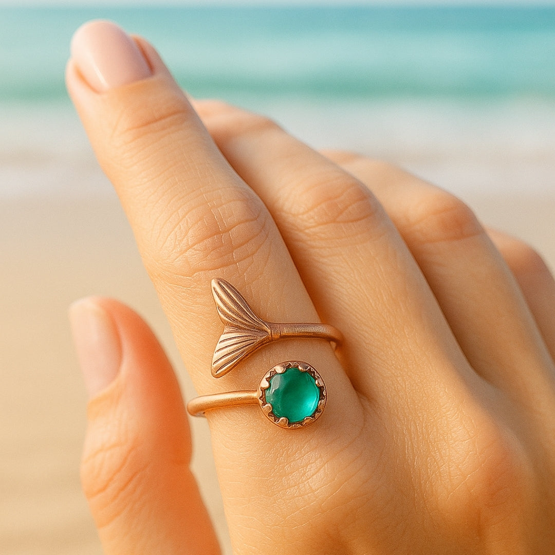 Adjustable Tail Green Stone Gold Ring
