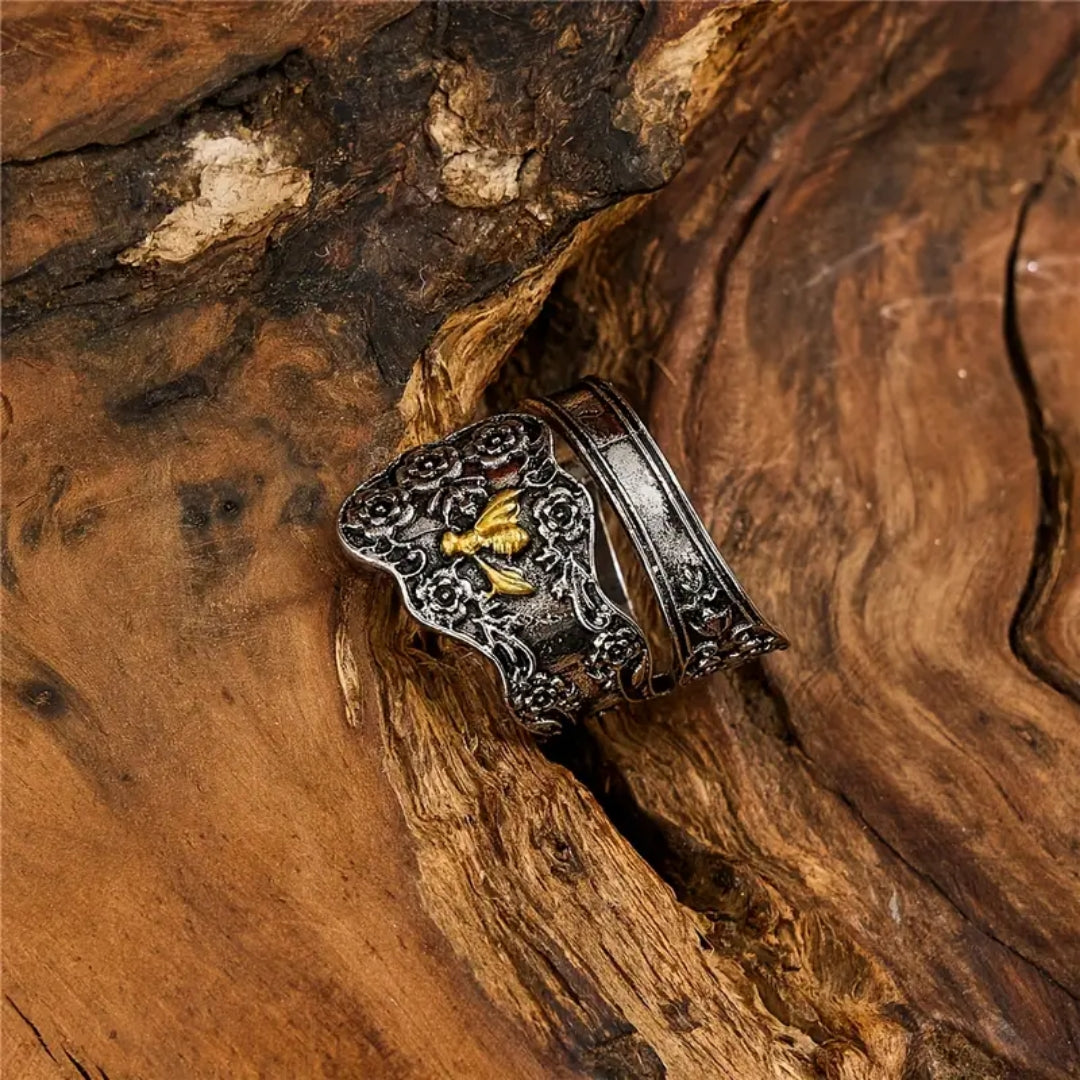 Gold Bee Trail Silver Ring – Amelia Jewelry