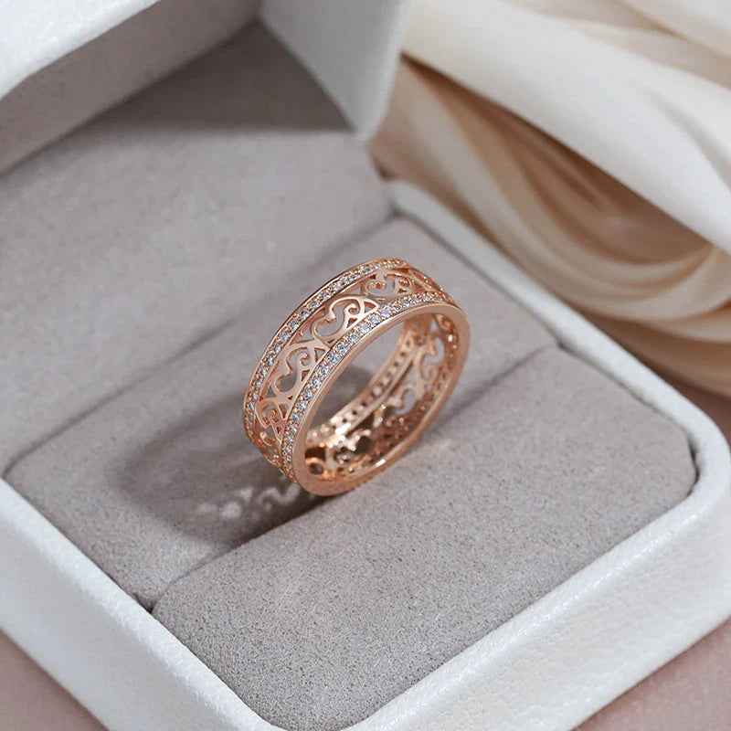 Elegant Golden Hollow Ivy Ring