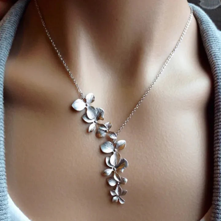 Vintage Silver Flower Necklace